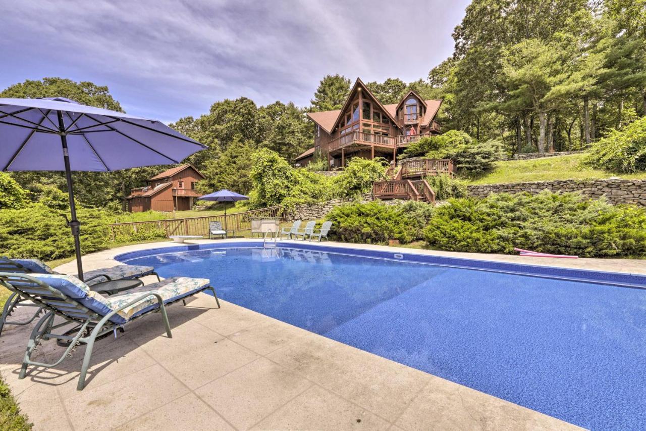 Private Guest House With Deck And Spectacular Views! Uncasville Exterior foto