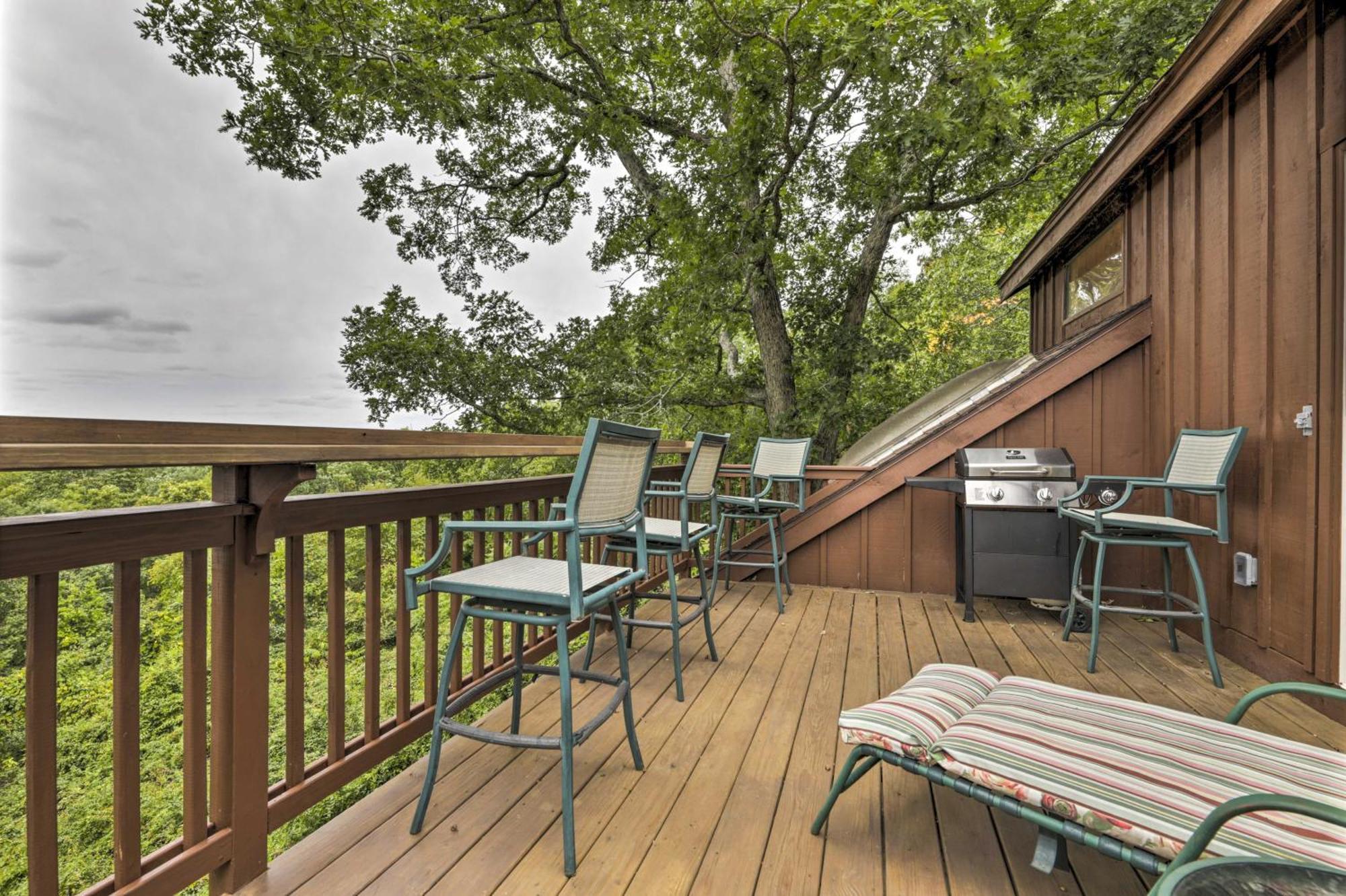 Private Guest House With Deck And Spectacular Views! Uncasville Exterior foto