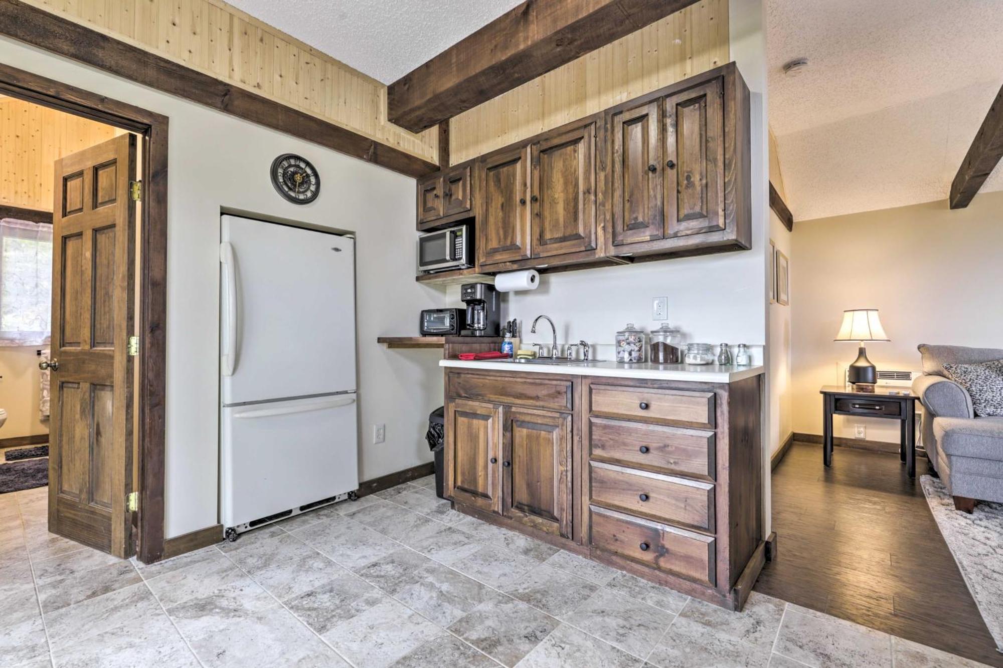 Private Guest House With Deck And Spectacular Views! Uncasville Exterior foto
