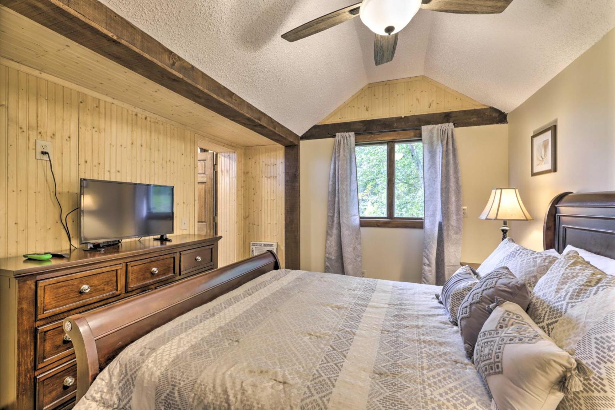 Private Guest House With Deck And Spectacular Views! Uncasville Exterior foto