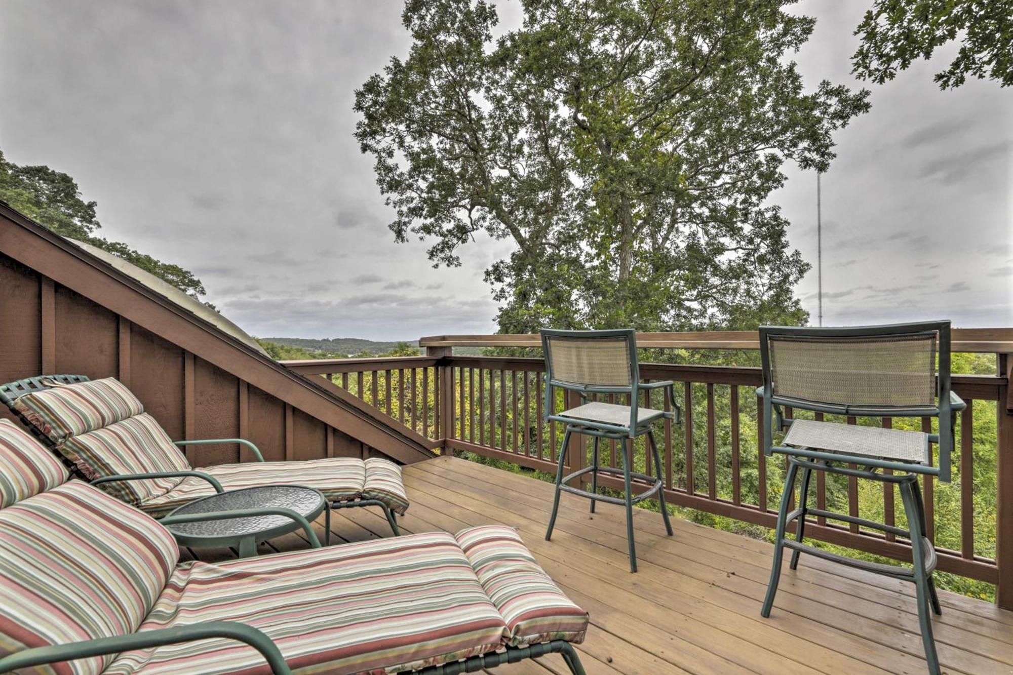 Private Guest House With Deck And Spectacular Views! Uncasville Exterior foto